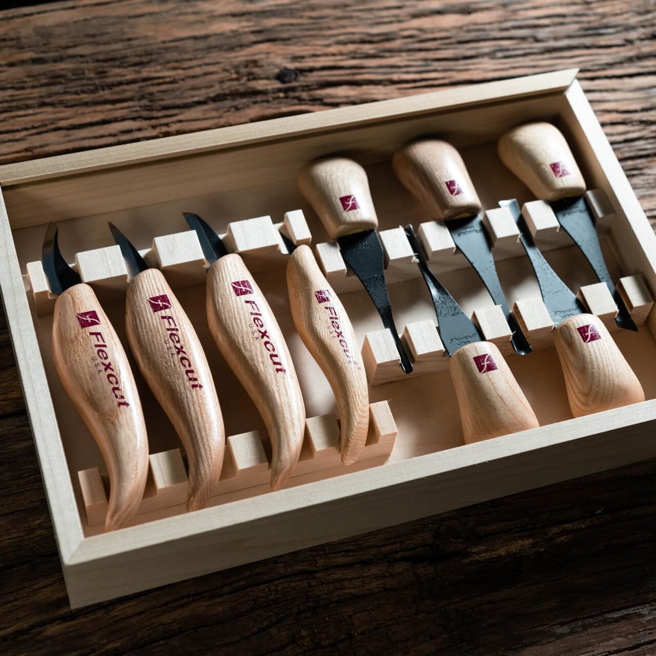 Flexcut Wood Carving Tools | Deluxe Palm & Knife Set | Includes 4 Carving Knives and 4 Palm Tools | 1095 High Carbon Steel Blades | Ash Hardwood Handles | KN700 | Made in the U.S.A.