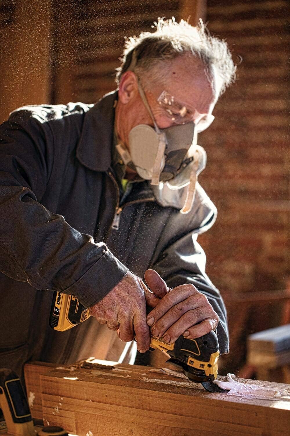 DEWALT DCS354D1R 20V MAX ATOMIC Brushless Lithium-Ion Cordless Oscillating Multi-Tool Kit (2 Ah) (Renewed)