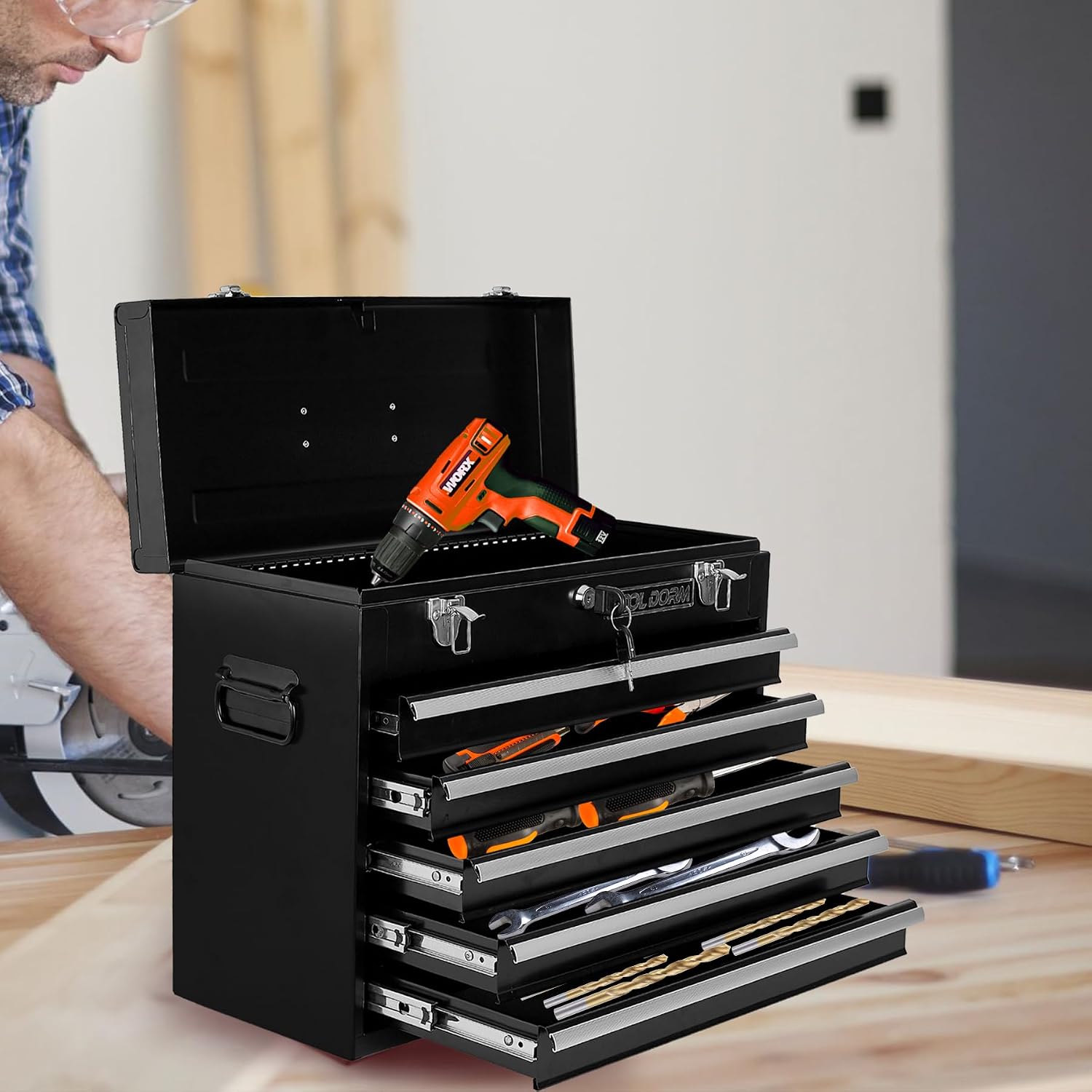Metal Tool Box with 5 Drawers Portable Steel Tool Chest with Metal Cylinder Lock and Latch Closure, liner, Black and Red two color Powder coating, suitable for Garage, Warehouse and Outdoor Repair job