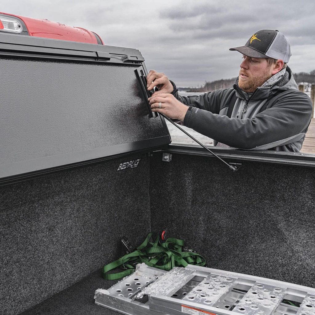 Gator FX Hard Quad-Fold Truck Bed Tonneau Cover | 8828310 | Fits 2008 - 2018 Ford Super Duty 6' 9' Bed (81')