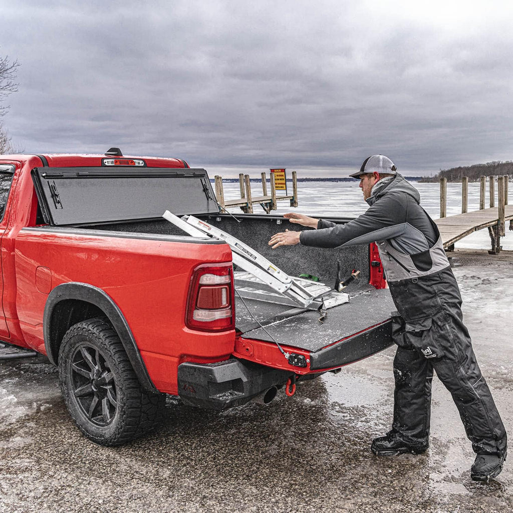 Gator FX Hard Quad-Fold Truck Bed Tonneau Cover | 8828310 | Fits 2008 - 2018 Ford Super Duty 6' 9' Bed (81')