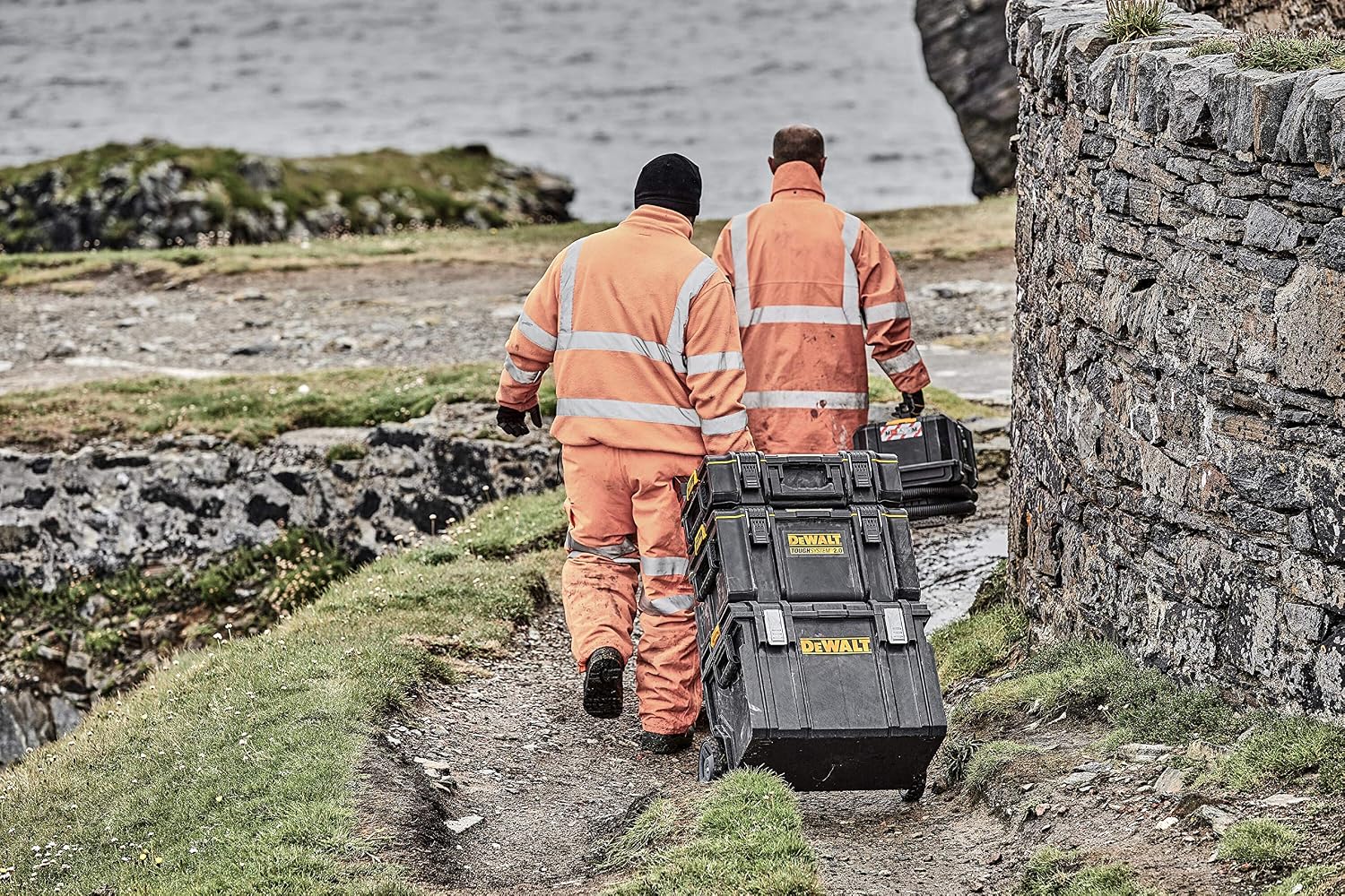 Durable DS300 toolbox with IP65 seal, 50kg load, auto-latching, removable tray, and tracker-ready design—ideal for secure, stackable jobsite tool storage.