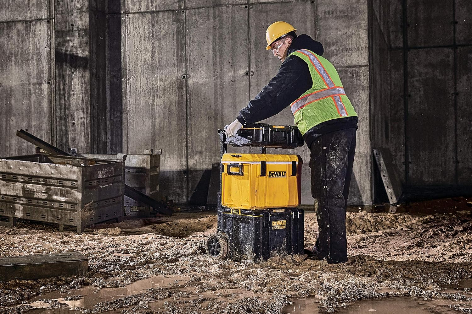 Durable DS300 toolbox with IP65 seal, 50kg load, auto-latching, removable tray, and tracker-ready design—ideal for secure, stackable jobsite tool storage.